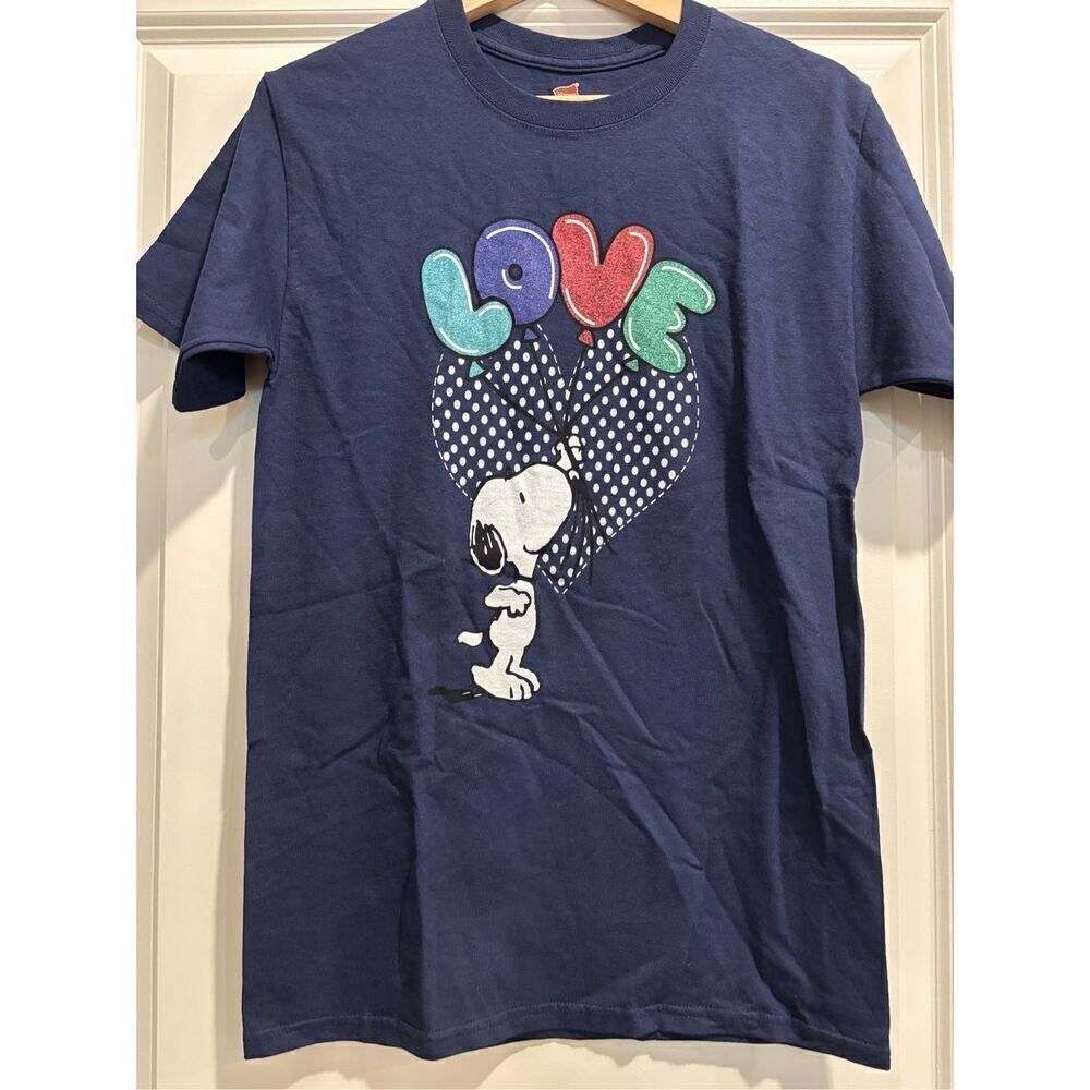 Snoopy Love T-shirt size small
